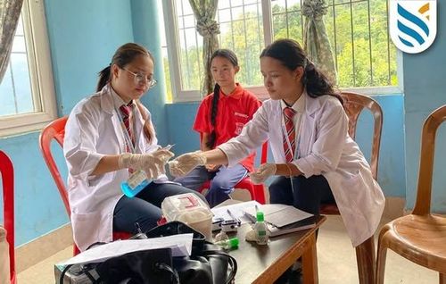 Students conducted community outreach workshops.